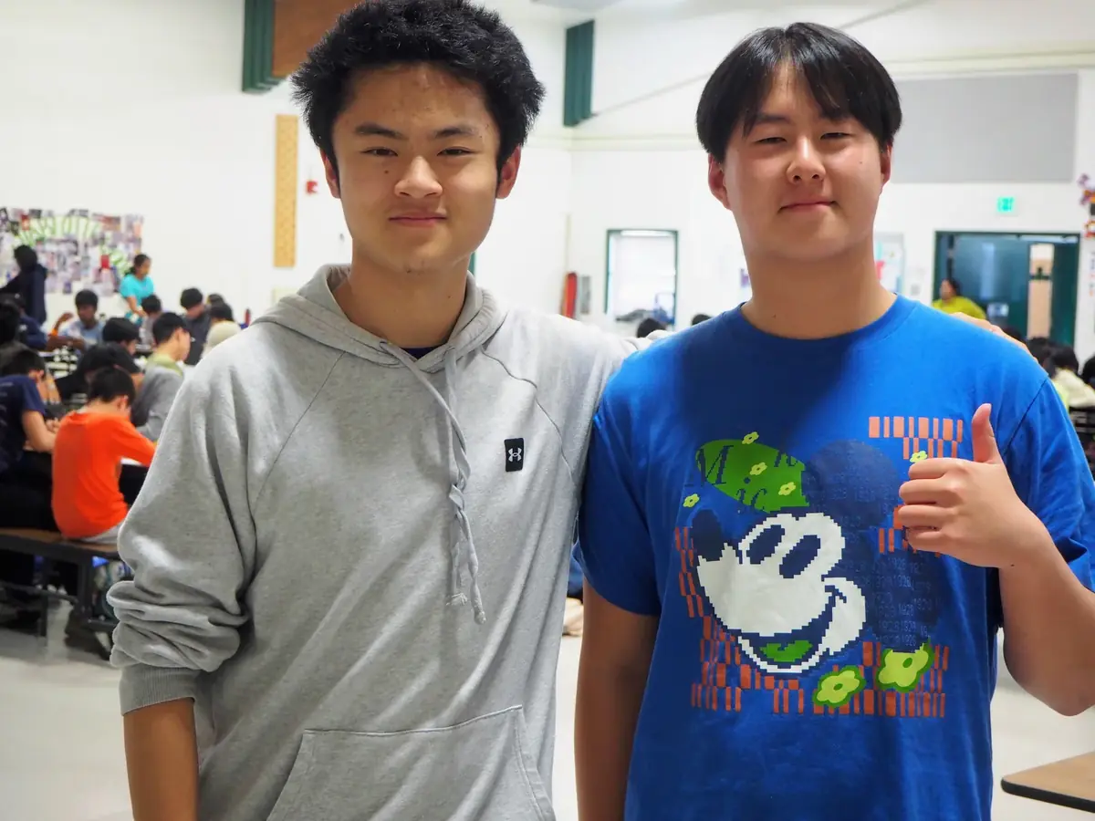 Club members between rounds